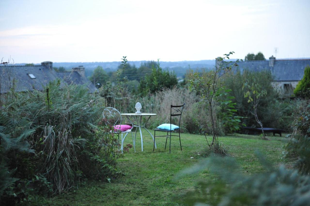 Bed and Breakfast Demeure De Kergoguen Plougonver Esterno foto